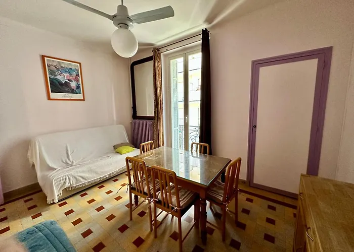 Maison, Centre Ville, Proche Commerce * مينتون