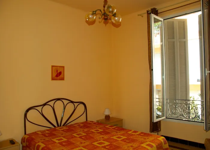 Διαμέρισμα Maison, Centre Ville, Proche Commerce Μεντόν